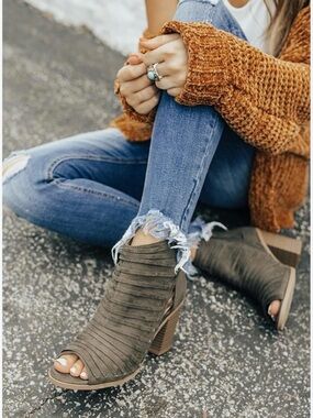 Report Open-Toe Suede Block Heel Booties in Olive Green - 7